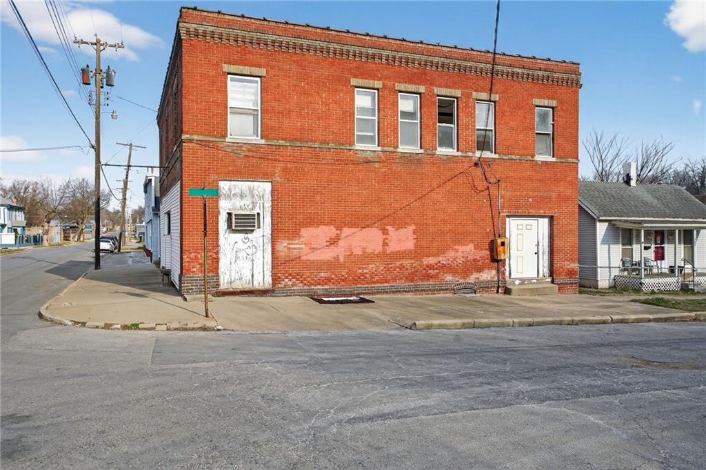 1802 Olive St, St Joseph, MO 64507