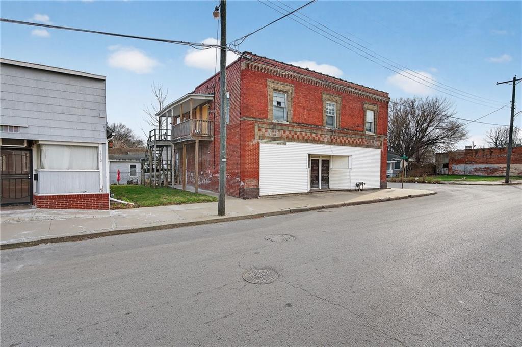 1802 Olive St, St Joseph, MO 64507