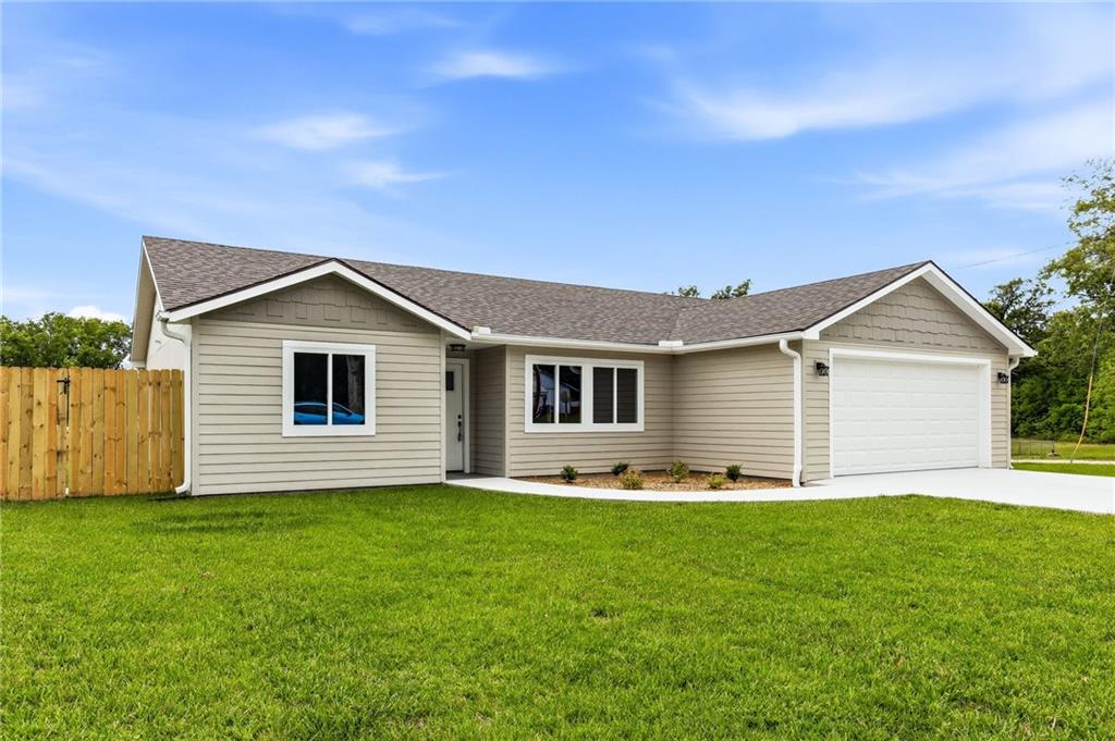 209 W 2nd St, Creighton, MO 64739