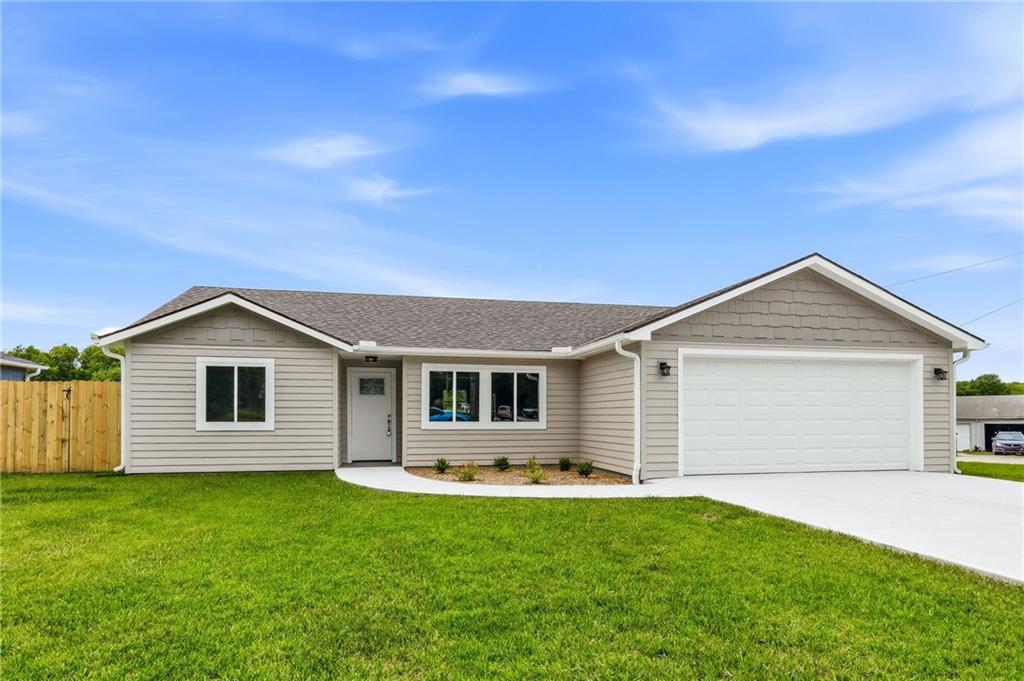 209 W 2nd St, Creighton, MO 64739