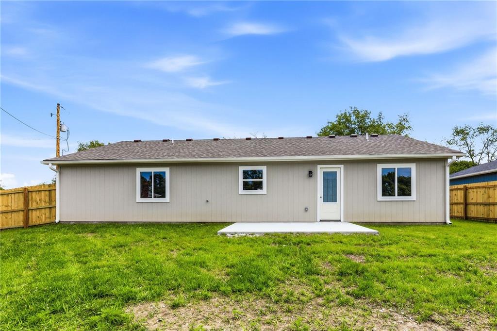 209 W 2nd St, Creighton, MO 64739