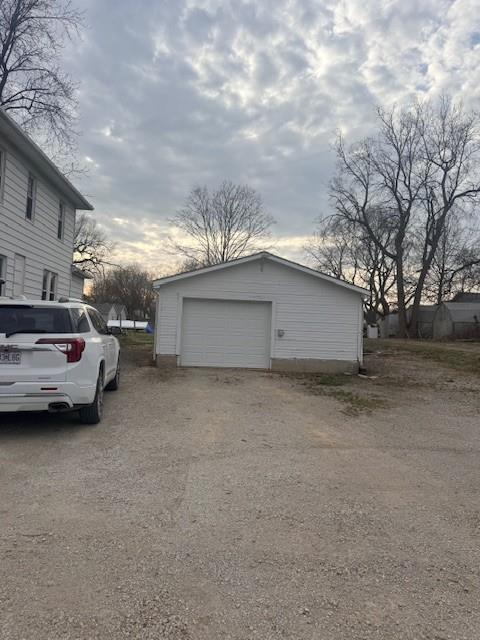 206 N 8th St, Savannah, MO 64485