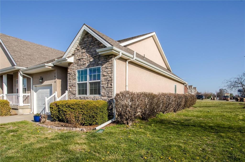 1618 Ridgeway Dr, Raymore, MO 64083