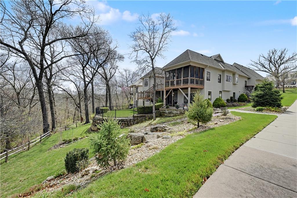 16661 S Country Club Dr, Loch Lloyd, MO 64012
