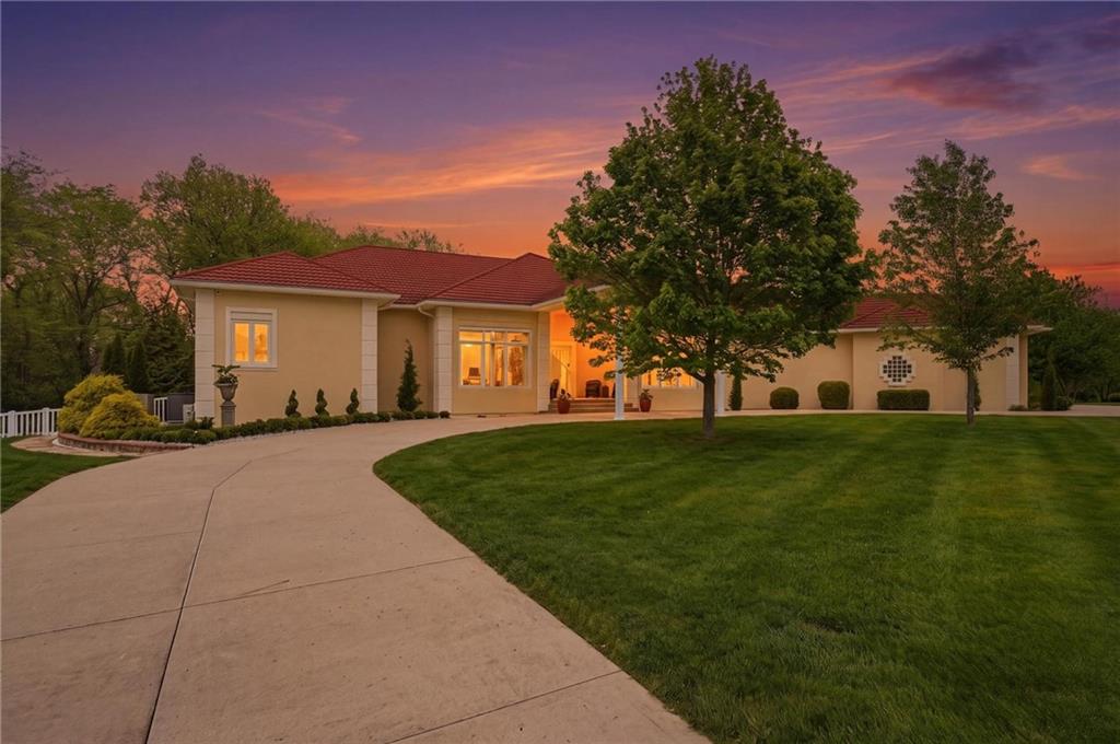 1107 SE Willow Pl, Blue Springs, MO 64014