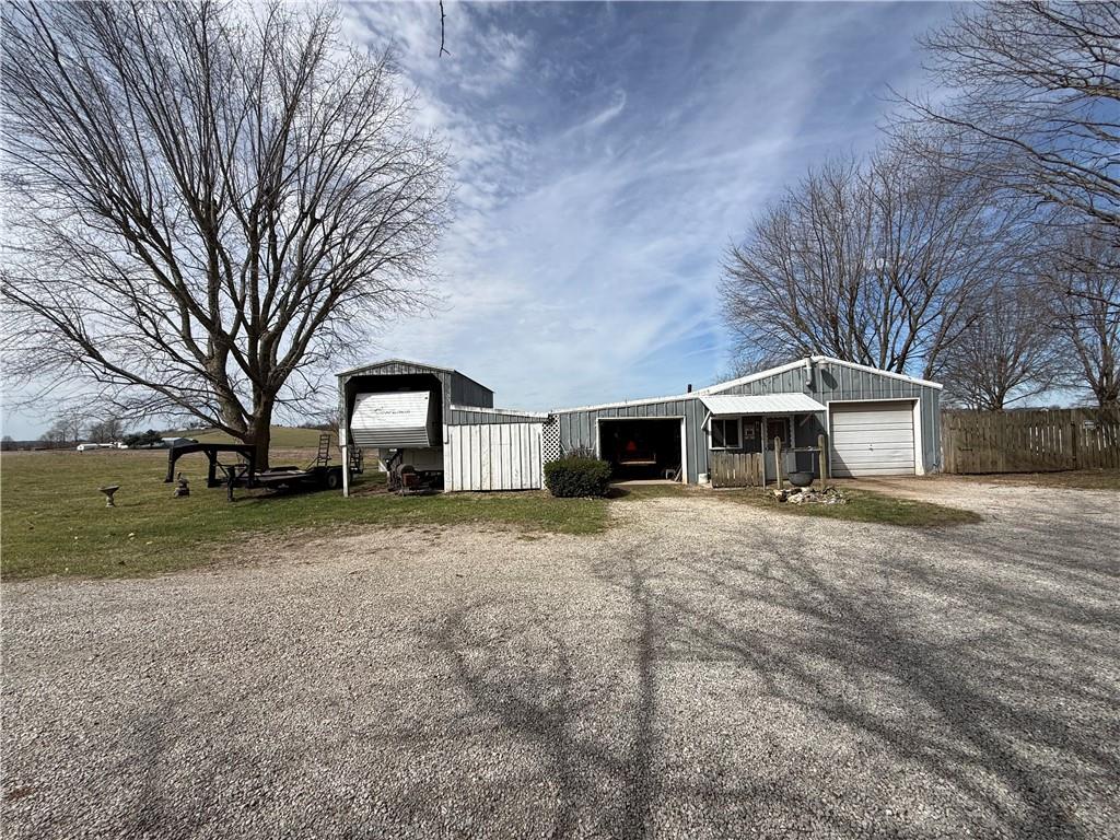 11960 Little Ln, Lexington, MO 64067