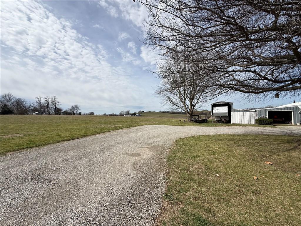 11960 Little Ln, Lexington, MO 64067
