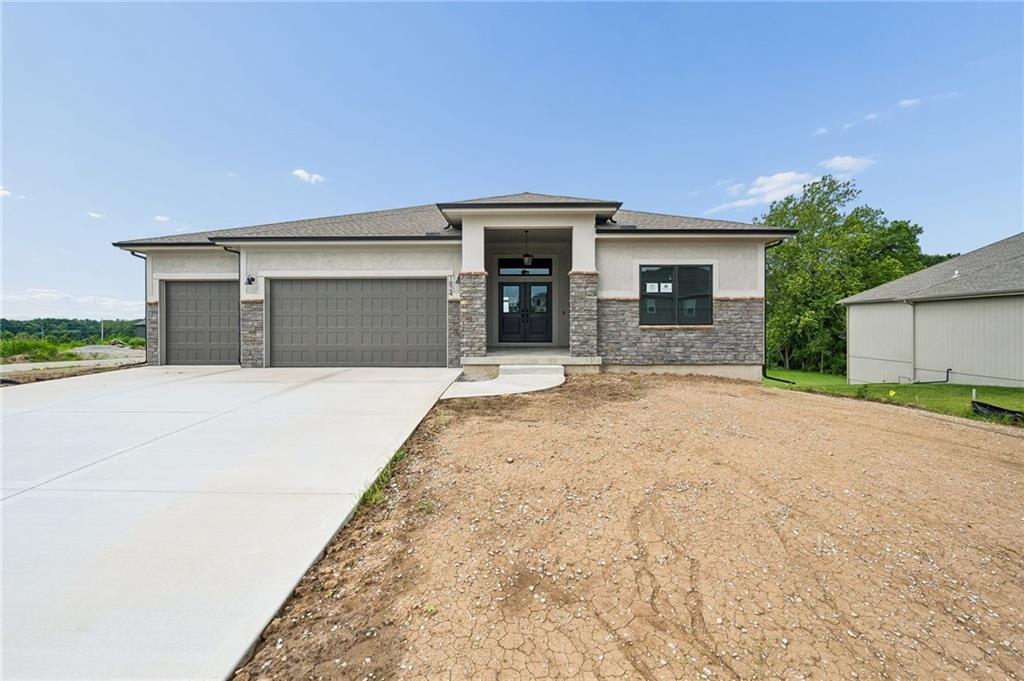 1824 Homestead Dr, Liberty, MO 64068