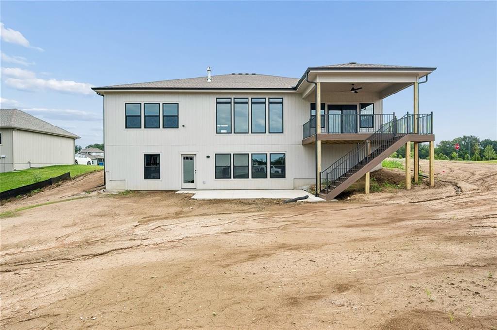 1824 Homestead Dr, Liberty, MO 64068