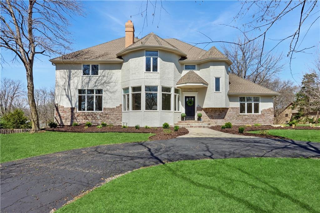 17010 Palos Verdes Dr, Stilwell, KS 66085