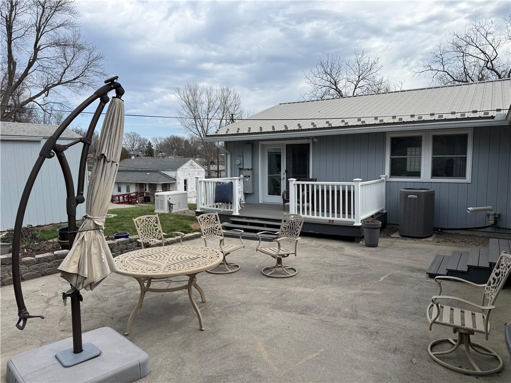 402 W 4th St, Stewartsville, MO 64490