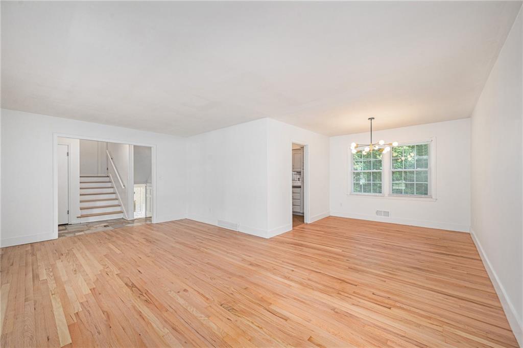 3322 W 95th St, Leawood, KS 66206
