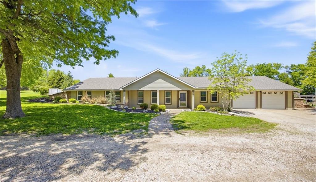 21877 Nall Rd, Bucyrus, KS 66013