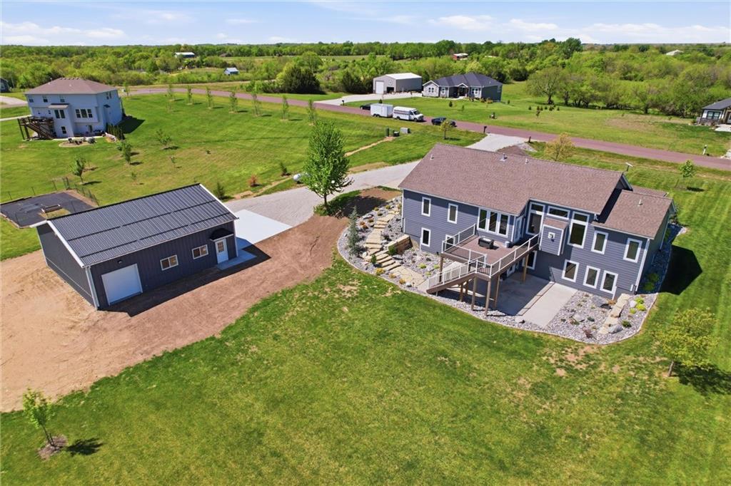 17368 254th St, Tonganoxie, KS 66086