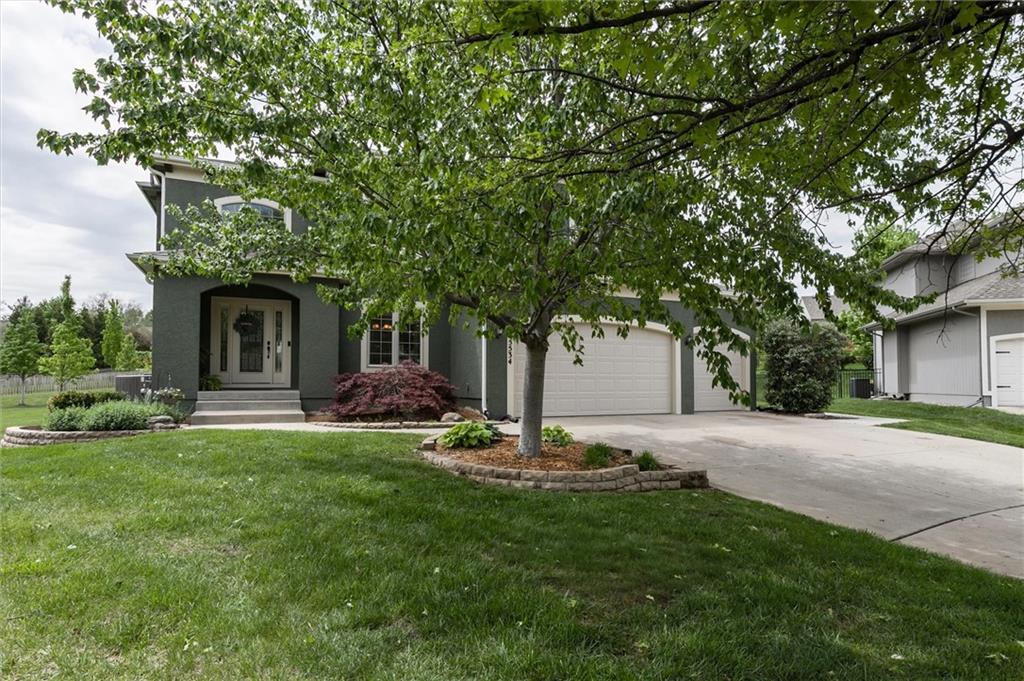 15534 Shawnee Dr, Overland Park, KS 66223