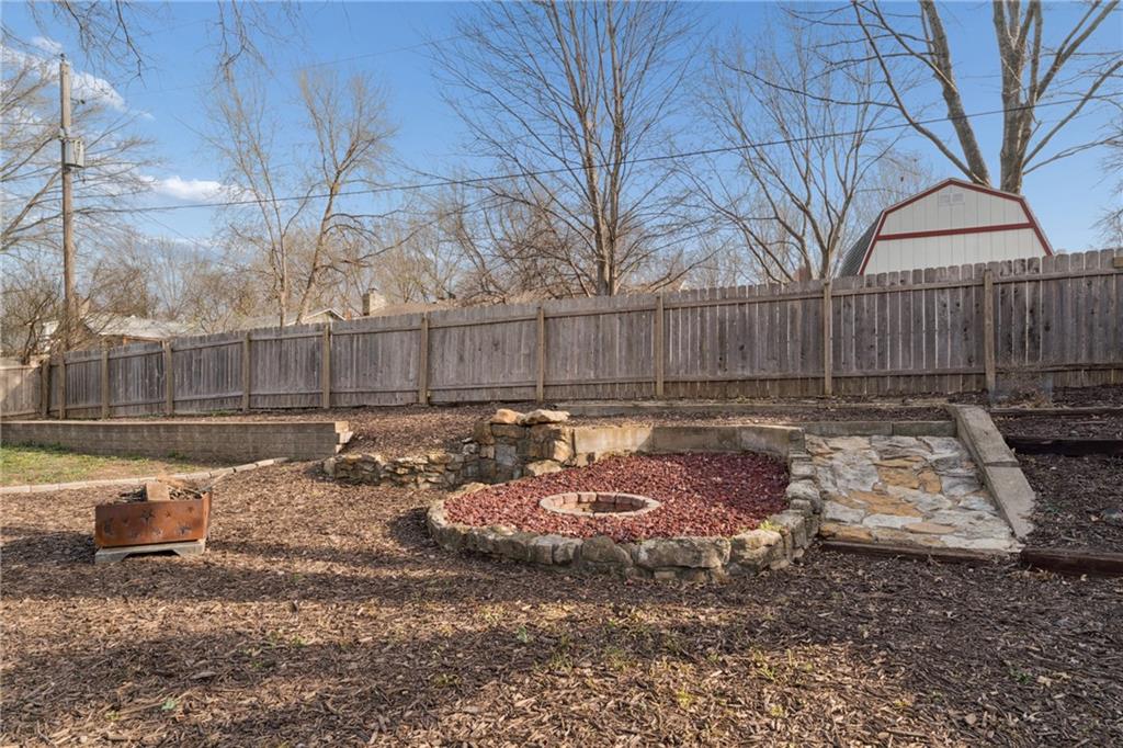 2916 Rimrock Dr, Lawrence, KS 66047