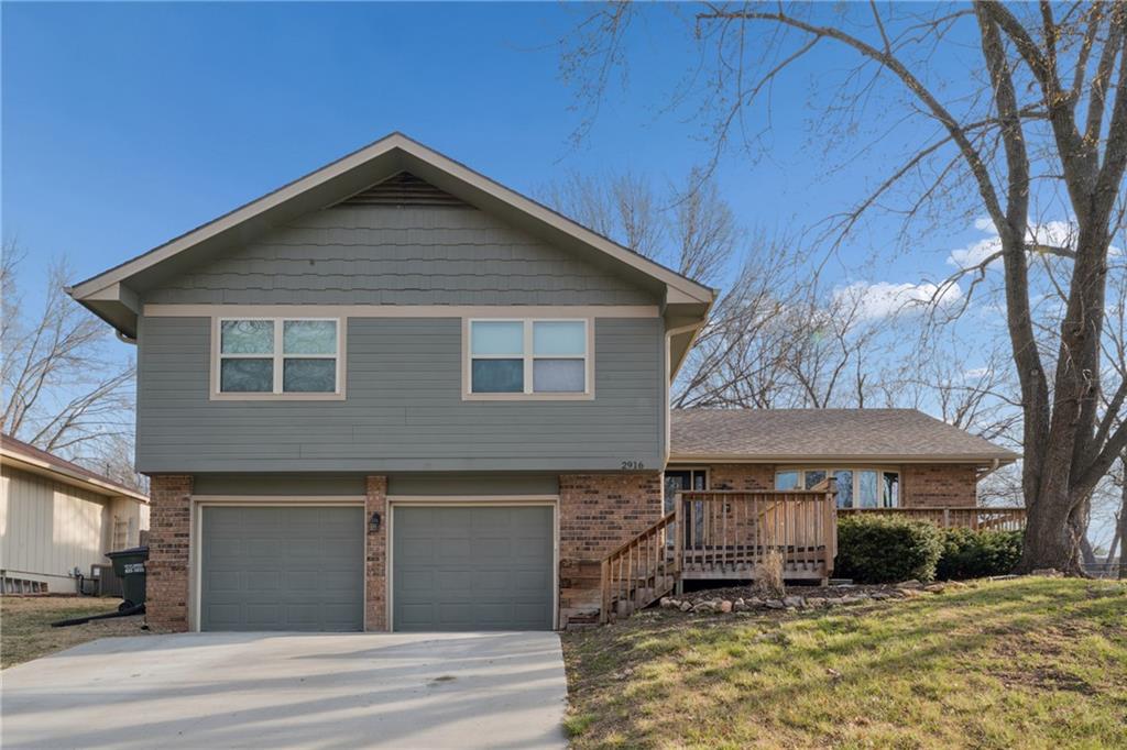 2916 Rimrock Dr, Lawrence, KS 66047