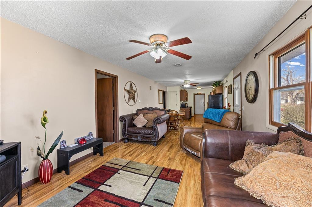 3 W Douglas St, Iola, KS 66749