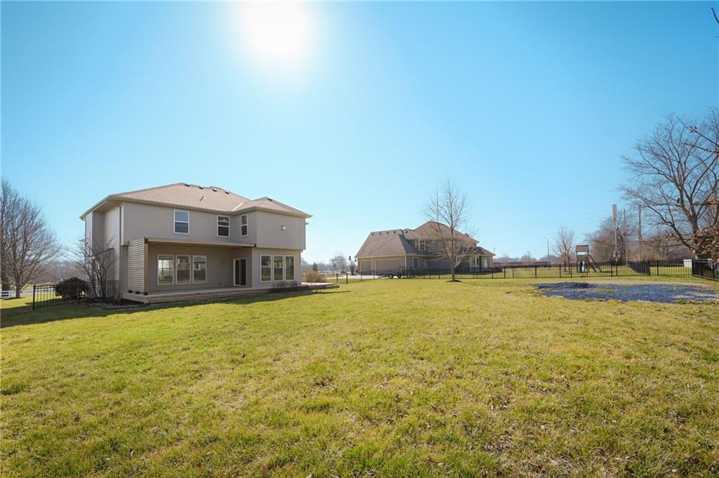 16210 Kentucky View Dr, Belton, MO 64012