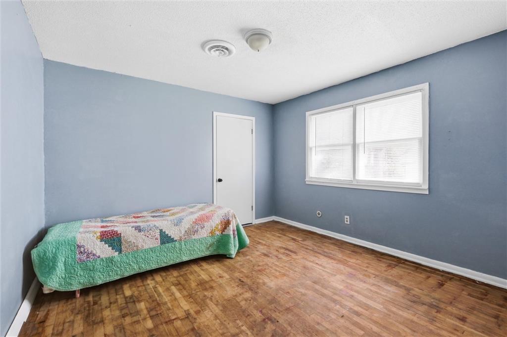 933 N Cedar St, Ottawa, KS 66067