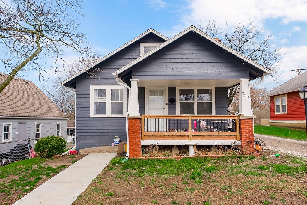 703 E Oak St, Pleasant Hill, MO 64080
