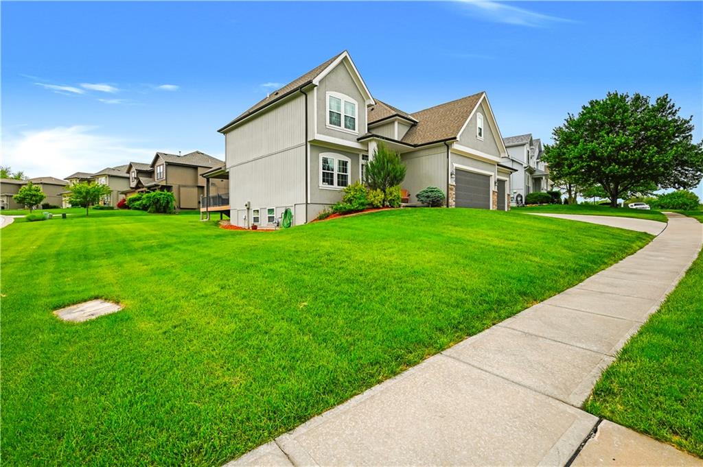 11015 Kane Dr, Kansas City, KS 66109