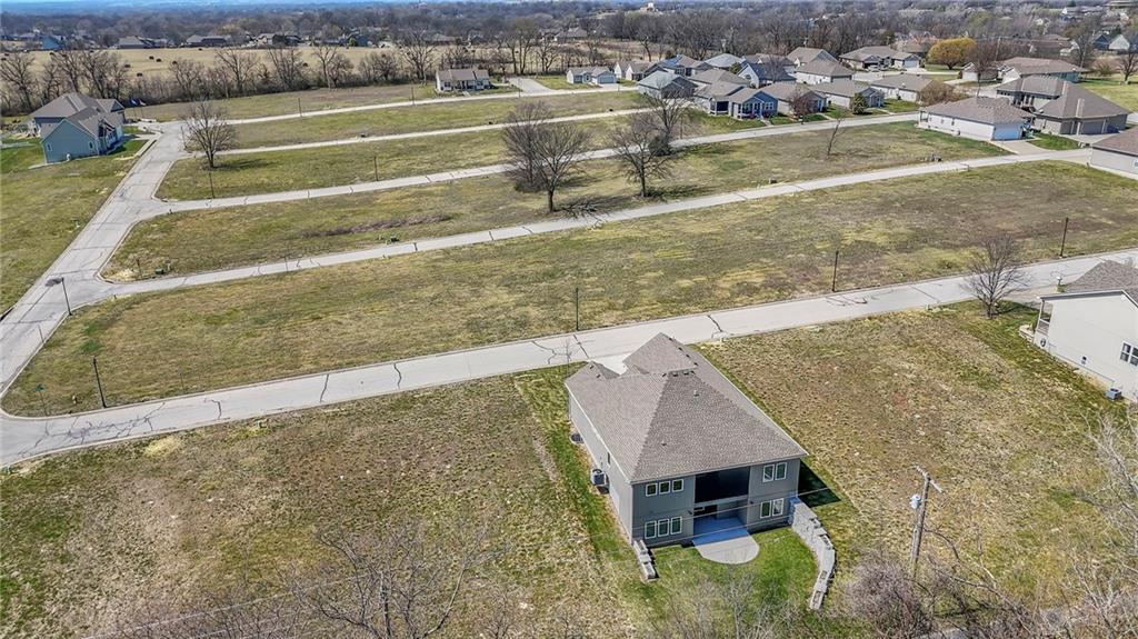 517 Village Ln, Harrisonville, MO 64701