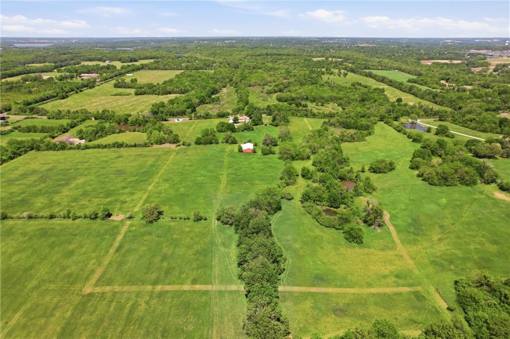 24801 E Cowherd Rd, Blue Springs, MO 64015