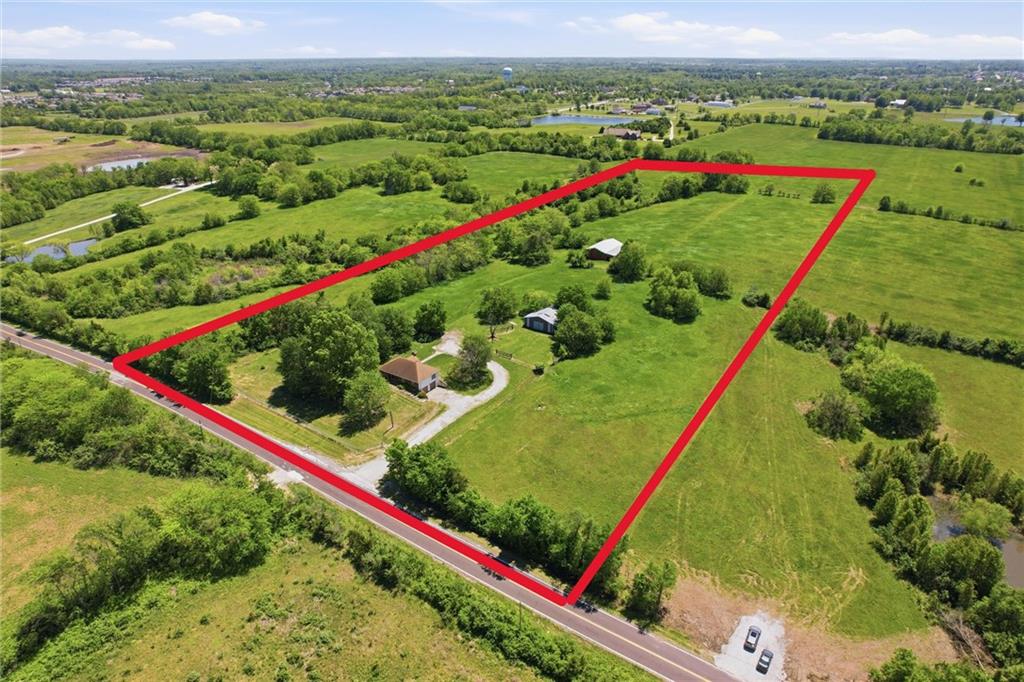 24801 E Cowherd Rd, Blue Springs, MO 64015
