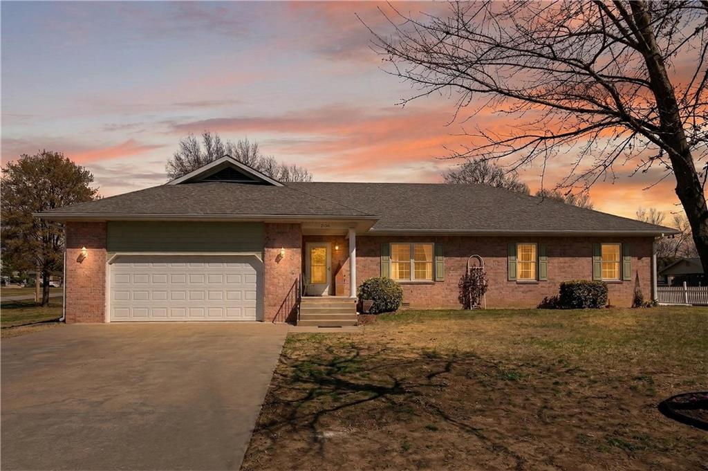 2136 N 8th St, Independence, KS 67301