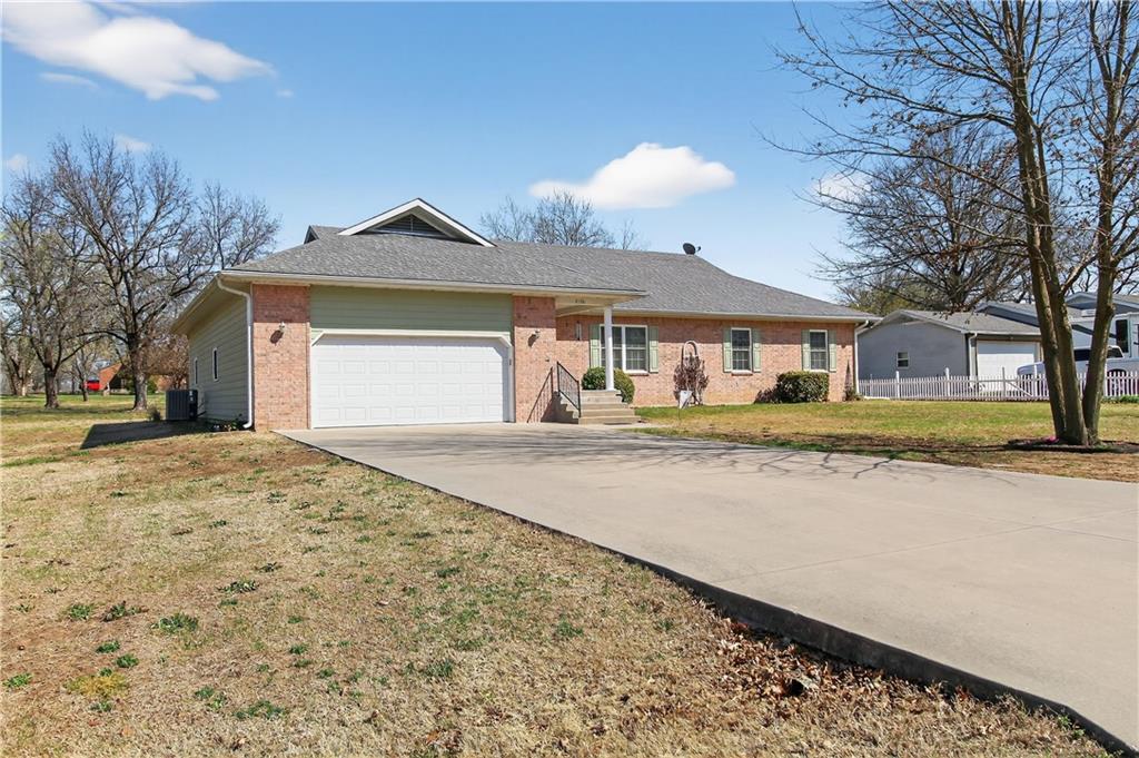 2136 N 8th St, Independence, KS 67301