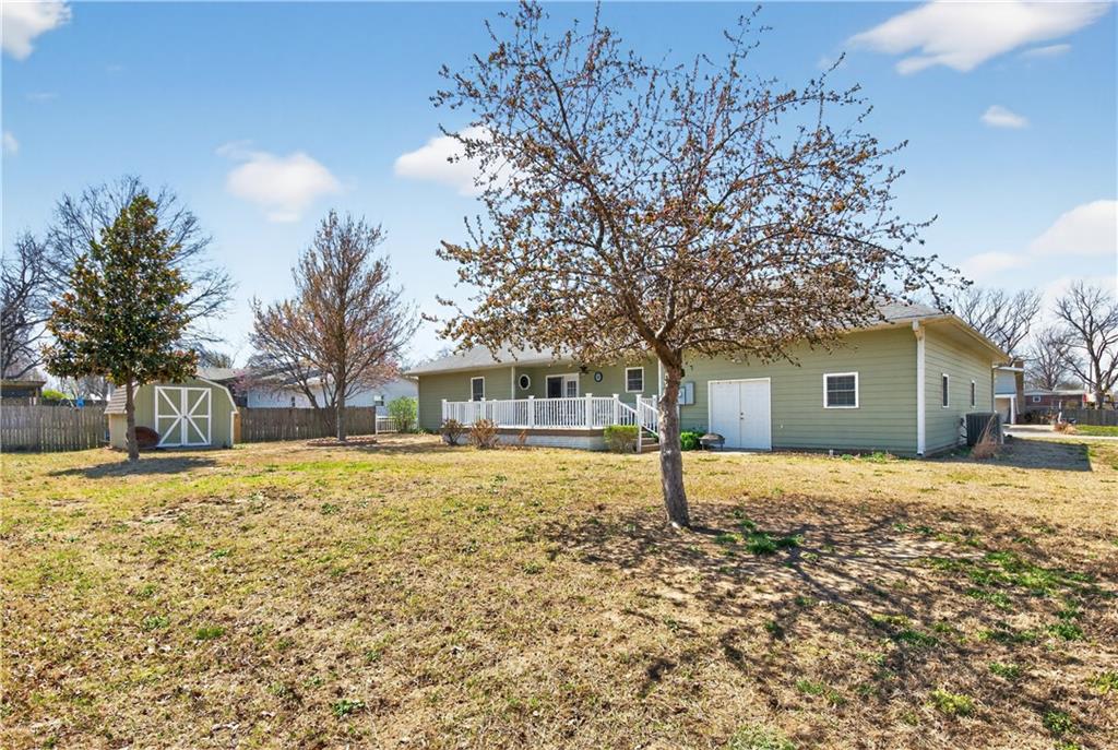 2136 N 8th St, Independence, KS 67301