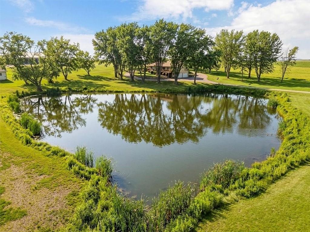 17249 198th St, Tonganoxie, KS 66086