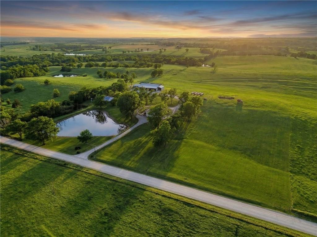 17249 198th St, Tonganoxie, KS 66086