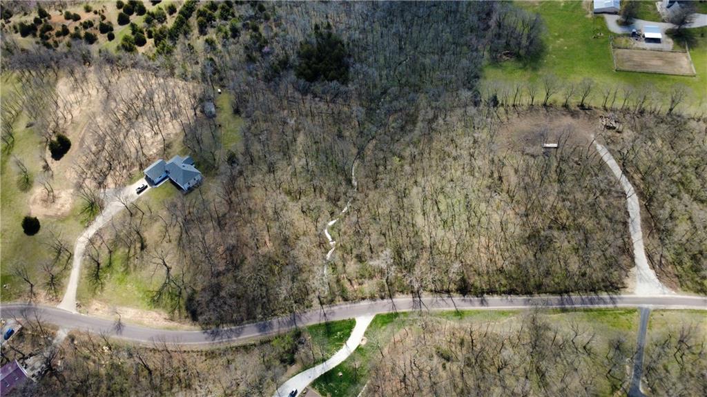1611 Sunrise Dr, Smithville, MO 64089