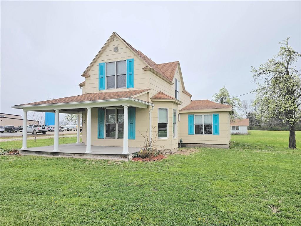 819 W 7th Ave, Garnett, KS 66032