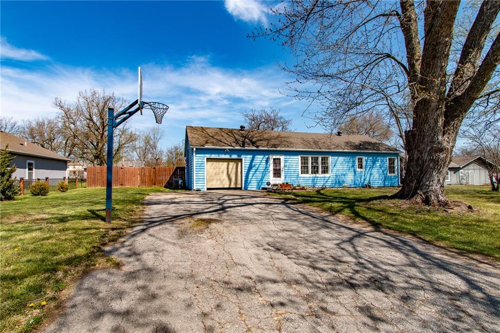 310 Chapel St, Baldwin City, KS 66006