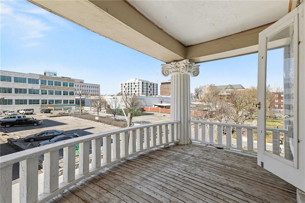 3433 Central St, Kansas City, MO 64111
