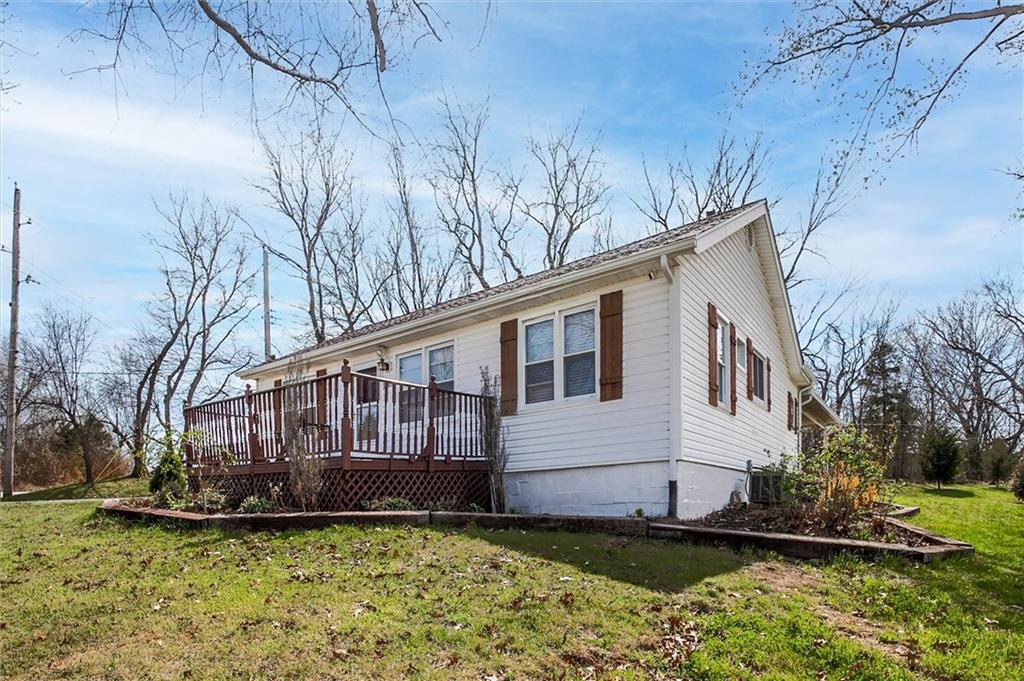13201 NW Mohawk Rd, Parkville, MO 64152
