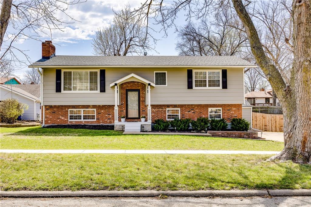 2909 W 26th St, Lawrence, KS 66047