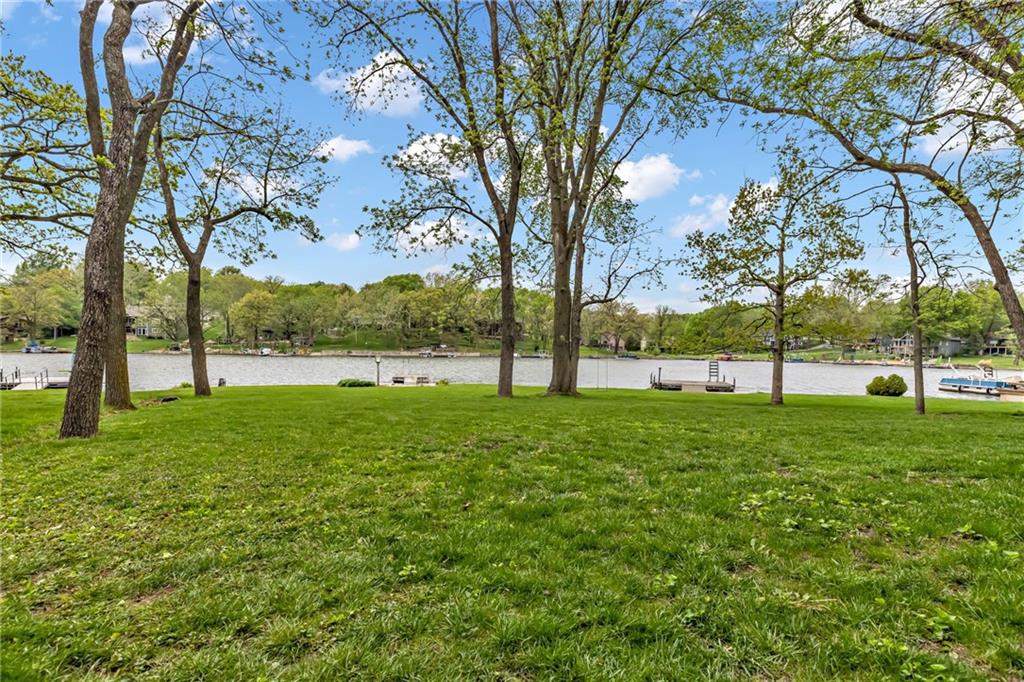 8216 NW Forest Dr, Weatherby Lake, MO 64152