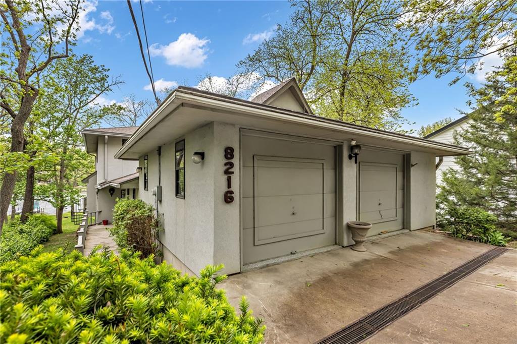 8216 NW Forest Dr, Weatherby Lake, MO 64152