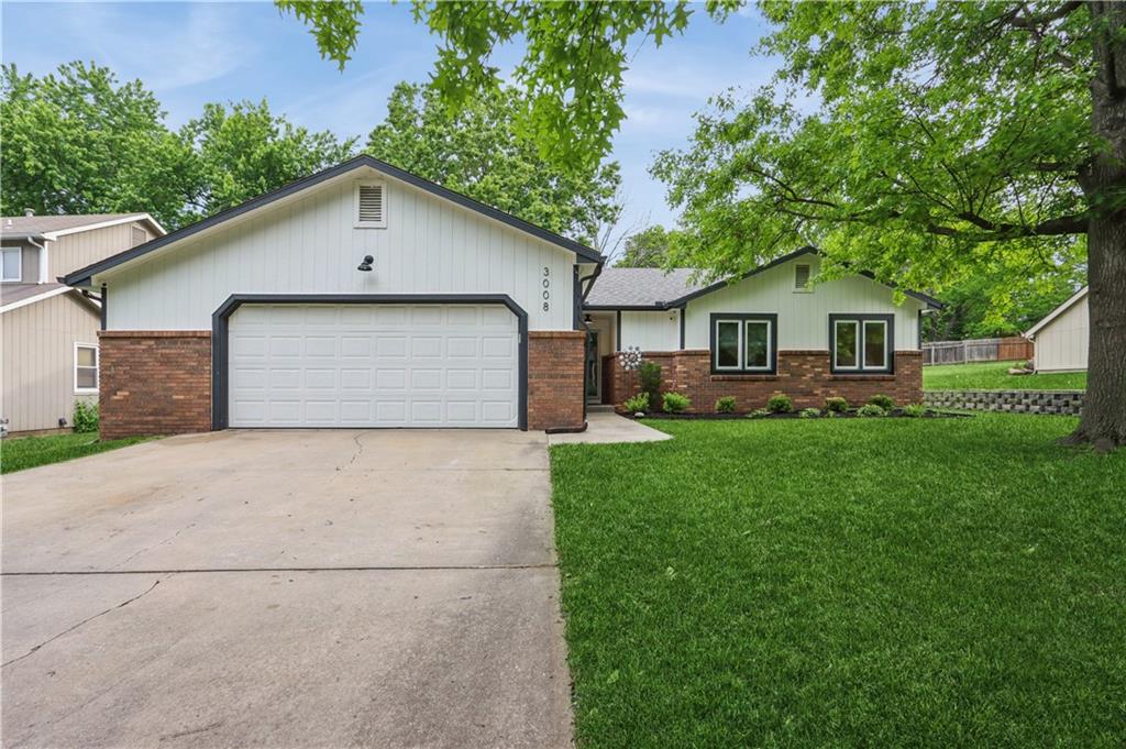 3008 W 28th St, Lawrence, KS 66047