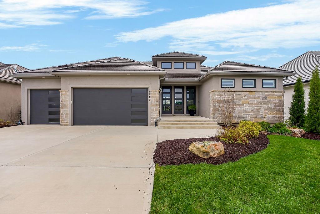 27205 W 100th Ter, Olathe, KS 66061
