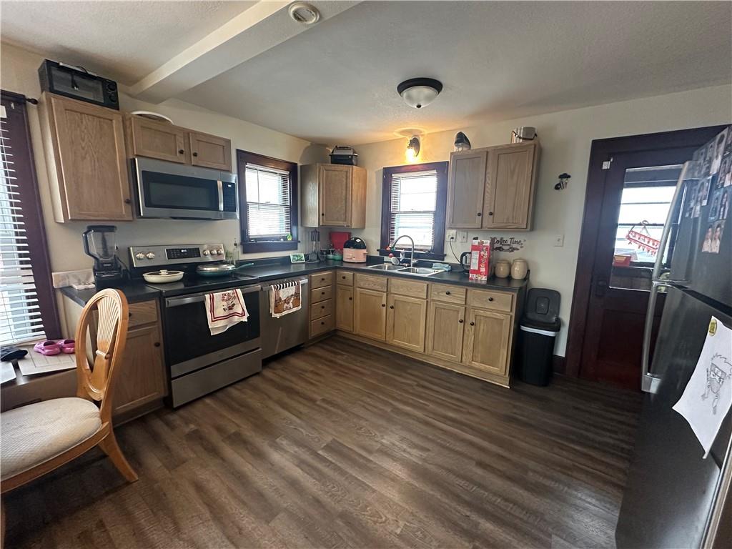 421 W 3rd St, Maryville, MO 64468