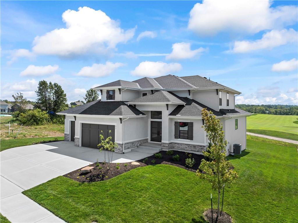 517 Bentwater Dr, Raymore, MO 64083