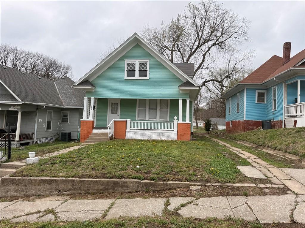2203 Vories St, St Joseph, MO 64507