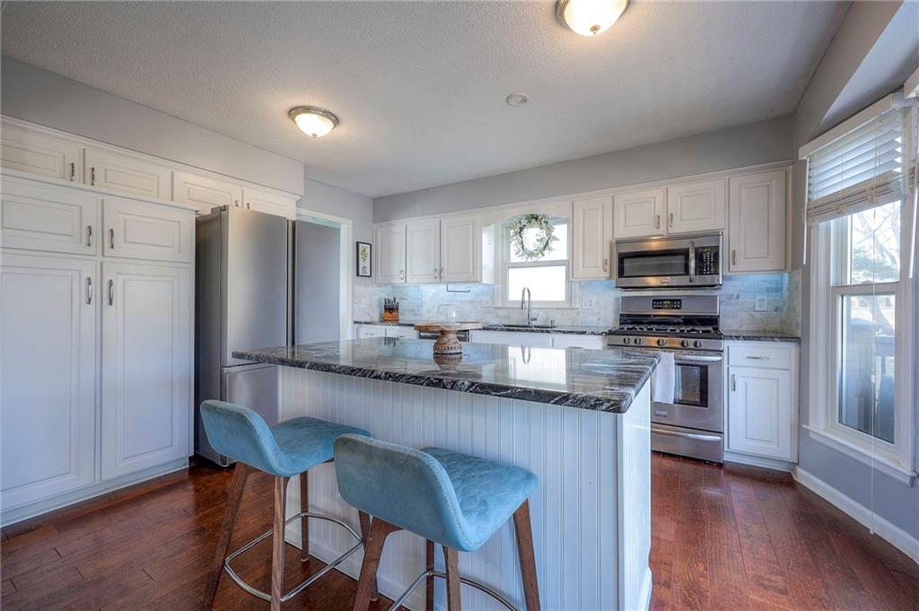 7802 Westgate Dr, Lenexa, KS 66216