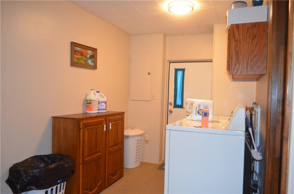 24 W 2nd St, Adrian, MO 64720