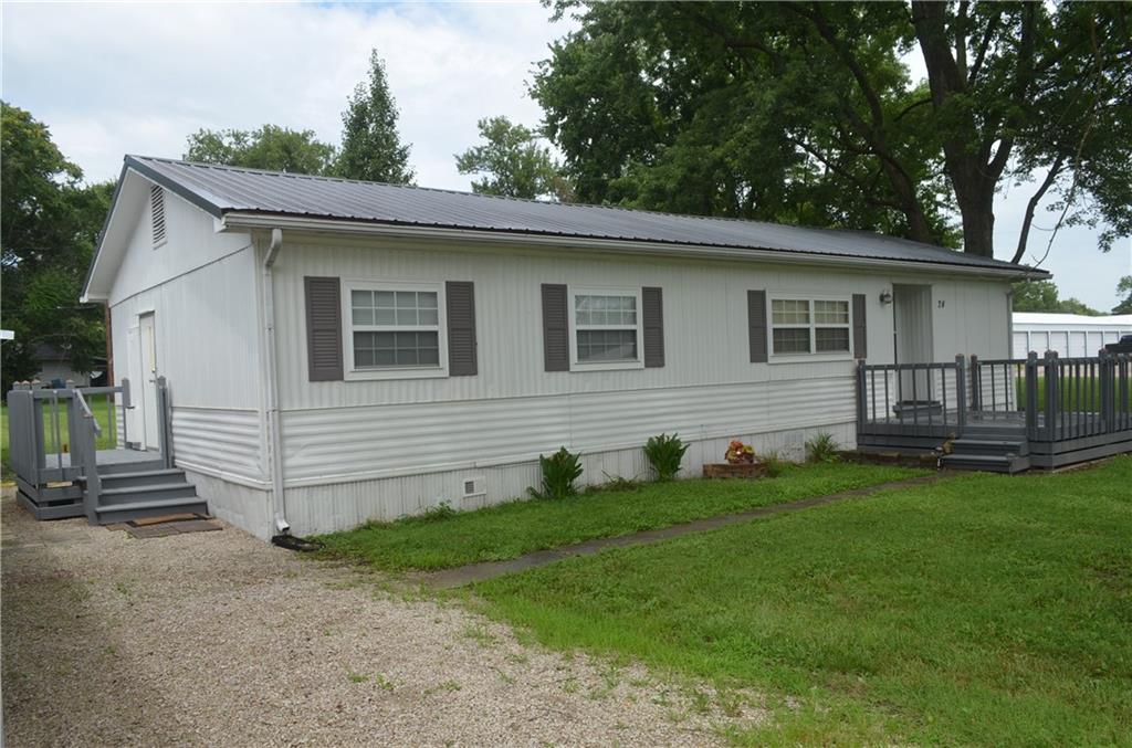 24 W 2nd St, Adrian, MO 64720